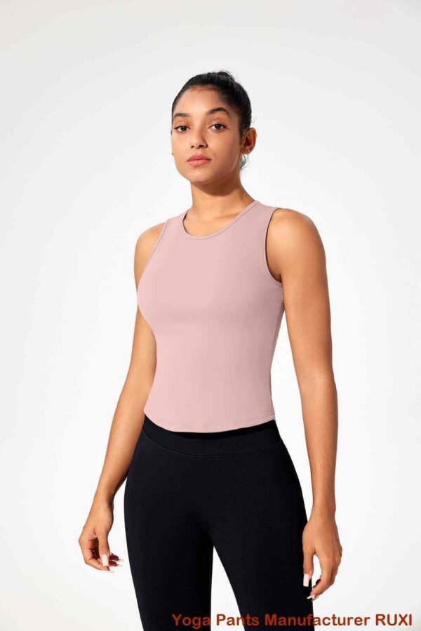 Sessioni di yoga naturale con abbigliamento facoltativo