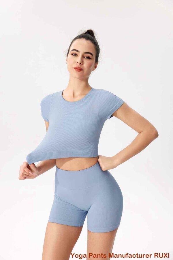 Leggings da allenamento a righe alla moda per donne attive