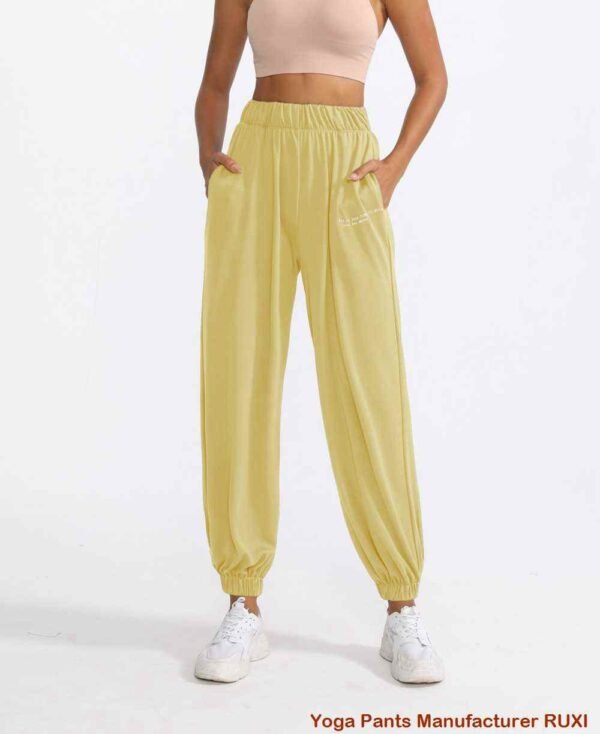 Pantaloni da yoga colorati e vivaci per il massimo comfort