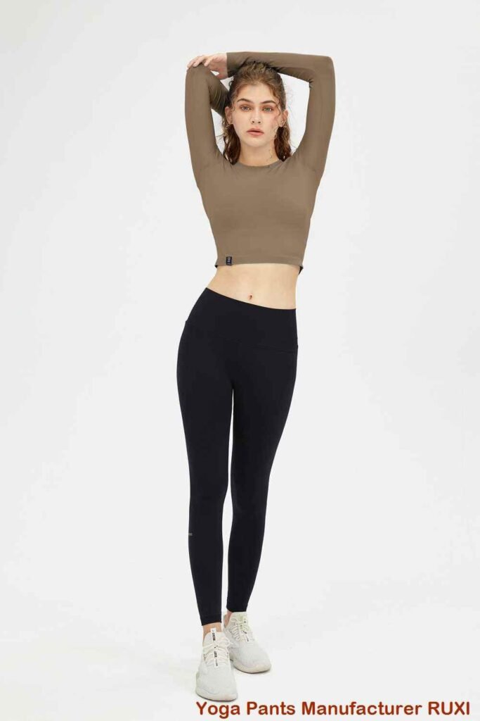 Set reggiseno sportivo e pantaloncini coordinati RUXI
