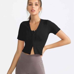 Comodo set sportivo composto da pantaloncini e reggiseno
