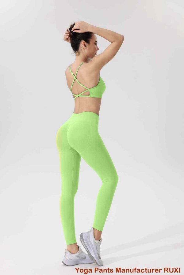 Outfit chic con leggings svasati per ogni occasione RUXI