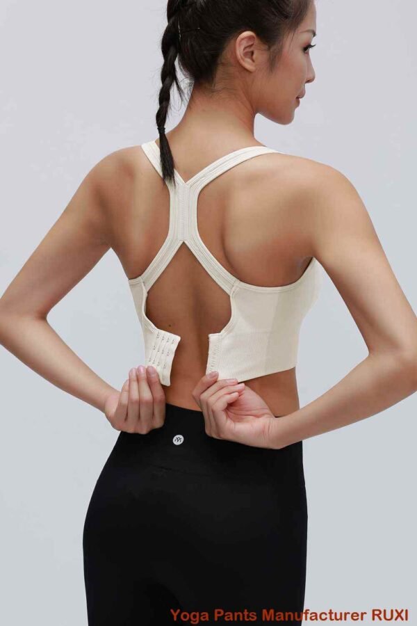 Abiti da yoga comodi ed eleganti per tutti gli allenamenti