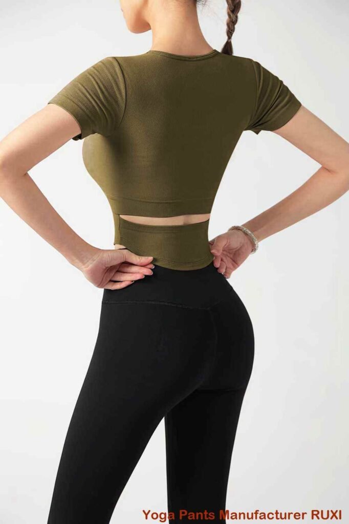 Comodi pantaloncini da yoga elasticizzati per donna RUXI
